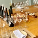 Foto de Menú degustación 6 pasos con el enólogo en la sala privada con vista panorámica a los viñedos