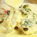 Foto de Merluza con salsa de verdeo y colchón de verduras