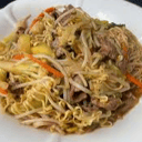 Foto de Chaumin con carne verduras
