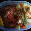Foto de Pata muslo con ensalada rusa