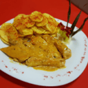 Foto de churrasquito de pollo a la mostaza y miel con papas españolas