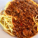 Foto de tallarines al huevo con con salsa bolognesa