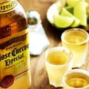 Foto de TRAGO LARGO DE TEQUILA JOSÉ CUERVO