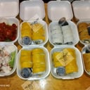 Foto de Sushi (camarón, surimi y mango )