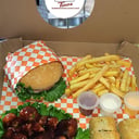 Foto de CAJITA FELIZ (HAMBURGUESA,PAPAS,BONELESS, SUSHI)