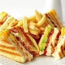 Foto de Club sandwich con papas a la francesa / club sandwich with french fries
