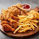 Foto de Pollo frito con papas fritas