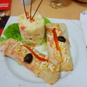 Foto de panqueque primavera con ensalada rusa