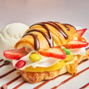Foto de CROISSANT CHOCOLATE CON HELADO