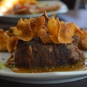 Foto de Bondiola Braseada con salsa de mostaza y miel y escamas de zapallo