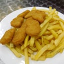 Foto de Nuggets con papas fritas