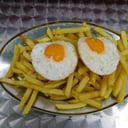 Foto de Porción de Fritas con 2 huevos fritos