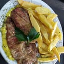 Foto de BONDIOLA DE CERDO  A LA MIEL DE MOSTAZA CON PAPAS FRITAS