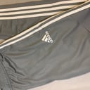 Foto de PANTALONERA ADIDAS DE TUBO GRIS