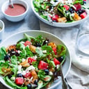 Foto de Ensalada de lechugas mixtas y frutos rojos