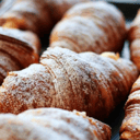 Foto de Croissant vacío y café a elegir 