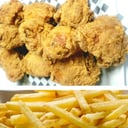 Foto de combo para 4 personas (8 presas + papa grande+salsas )