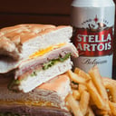 Foto de 2 Sándwich de mila (carne) con papas!!!