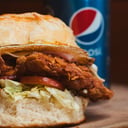 Foto de 2 Burger Crispys con papas!!!