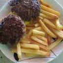 Foto de Hamburguesas de carne o pollo con guarnición