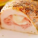 Foto de Pechuga de pollo rellena con guarnición