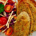 Foto de Berenjenas a la milanesa rellena con jamón y queso con guarnición