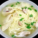Foto de Sopa de pollo con tallarin