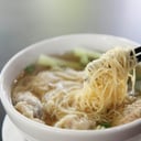 Foto de Sopa de pollo con fideo chino