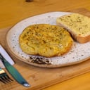 Foto de TORTILLA ESPAÑOLA + PAN Y QUESO