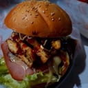 Foto de Burger de chorizo con papitas 🍟 