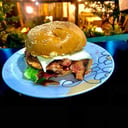 Foto de Burger de Chorizo picante con nachos o papitas 🍟 