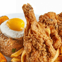 Foto de Chaufa con pollo broaster a lo pobre