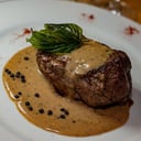 Foto de steak pimienta o champiñon
