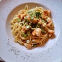 Foto de Spaghetti Camarones y vino Oporto