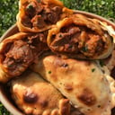 Foto de TRÍO DE EMPANADAS DE CARNE