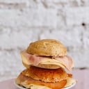 Foto de CASERITO PAN DE OREGANO CON QUESO Y COCIDO