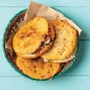 Foto de Gorditas de Requeson, Chicharron y Bistek o Pastor