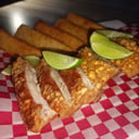Foto de Chicharron Crocante 300 Gramos, Acompañado de papa o yuca frita + Tartara