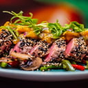 Foto de Atún a la Parrilla En costra de sésamo, acompañado de vegetales 225