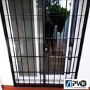 Foto de Rejas negras para ventanal