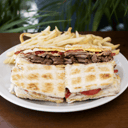 Foto de Sándwich chamaco con papas fritas