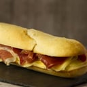 Foto de Baguette de jamón crudo y queso