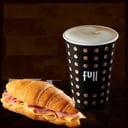 Foto de CAFE C/ LECHE P/ LLEVAR 475CC + CROISSANT