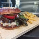 Foto de HAMBURGUESA DE TOP SIRLOIN ESPECIAL
