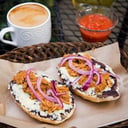 Foto de Molletes con cochinita