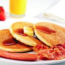 Foto de Hot cakes con tocino o jamón o plátano