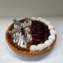 Foto de Tarta 2 Sabores en Mitad frutos rojos + oreo para 17 personas 