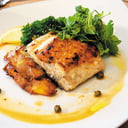 Foto de Pesca del Dia Chernia con arvejas salteadas con verdeo