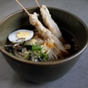 Foto de Udon con brochette de odeng 