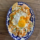 Foto de Chilaquiles con huevo estrellado o revuelto